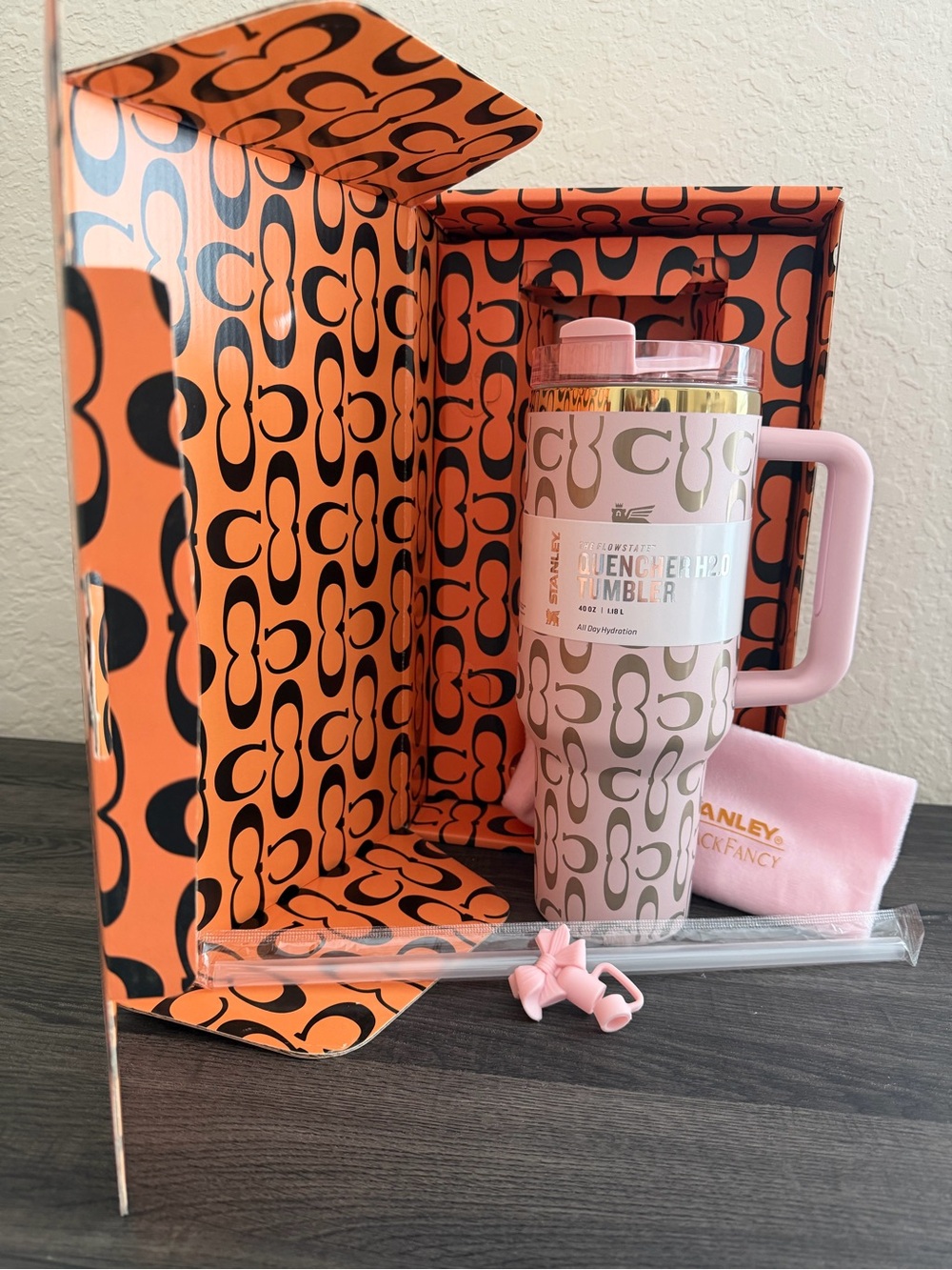 Pink 40oz Quencher H2.0 Tumbler Gift Set w/ Box & Accessories Stanley